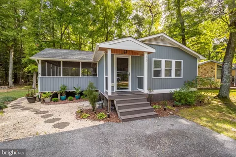 33 Greenwood Ln, Ocean Pines, MD 21811