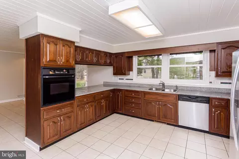 Kitchen - 108 Quillen Dr, Berlin, MD 21811 photo 5 of 6