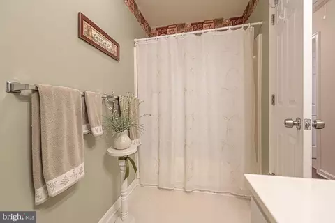 Bath - 13 Starboard Ct, Ocean Pines, MD 21811 photo 2 of 8