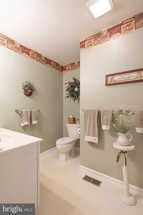 Bath - 13 Starboard Ct, Ocean Pines, MD 21811 photo 4 of 8