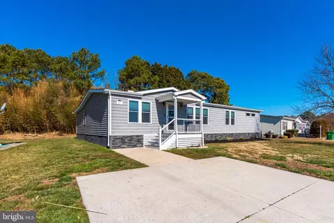 31 Coastal Dr, Berlin, MD 21811