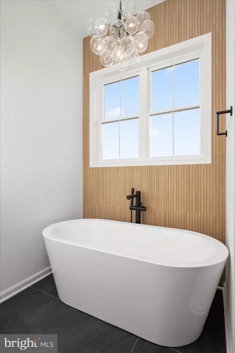 Bath - 73 King Richard Rd, Berlin, MD 21811 photo 1 of 2