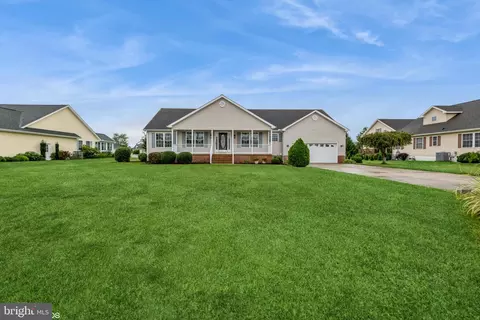 102 Davis Ct, Berlin, MD 21811 photo 2