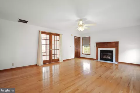Living - 9449 Carey Rd, Berlin, MD 21811 photo 14 of 14