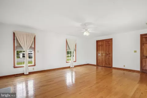 Living - 9449 Carey Rd, Berlin, MD 21811 photo 13 of 14