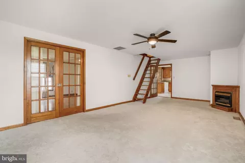 Living - 9449 Carey Rd, Berlin, MD 21811 photo 8 of 14