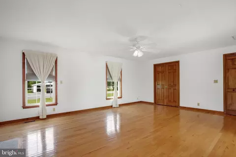 Living - 9449 Carey Rd, Berlin, MD 21811 photo 12 of 14
