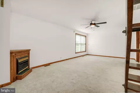 Living - 9449 Carey Rd, Berlin, MD 21811 photo 6 of 14