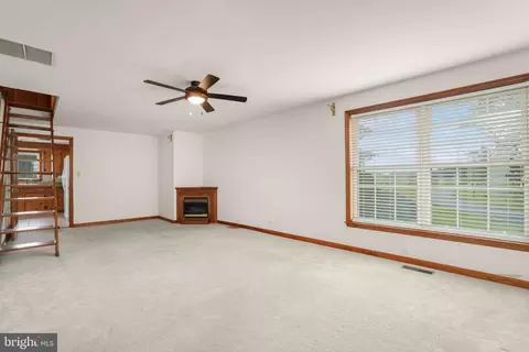 Living - 9449 Carey Rd, Berlin, MD 21811 photo 7 of 14