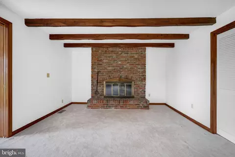 Living - 9449 Carey Rd, Berlin, MD 21811 photo 3 of 14