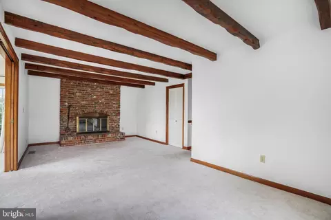 Living - 9449 Carey Rd, Berlin, MD 21811 photo 5 of 14