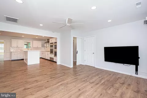 Living - 332 Williams St, Berlin, MD 21811 photo 2 of 7