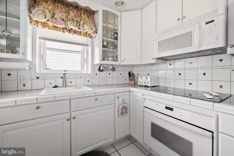 Kitchen - 19 Harborview Dr, Ocean Pines, MD 21811 photo 2 of 2