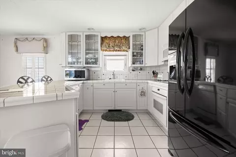 Kitchen - 19 Harborview Dr, Ocean Pines, MD 21811 photo 1 of 2