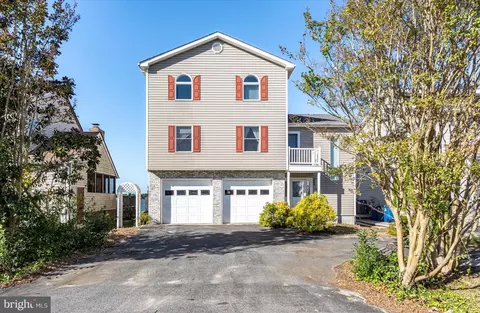 19 Harborview Dr, Ocean Pines, MD 21811