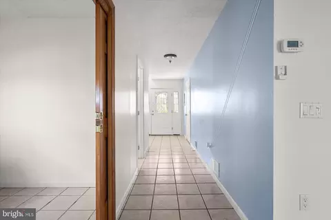 Entry Way - 19 Harborview Dr, Ocean Pines, MD 21811 photo 4 of 8