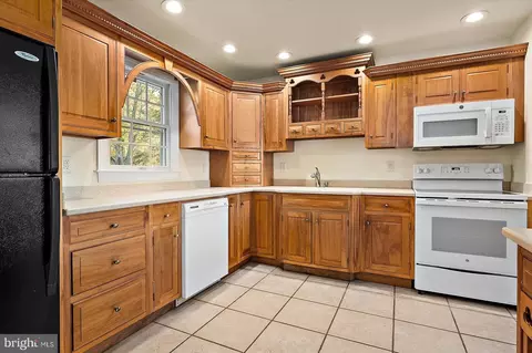 Kitchen - 6252 Basket Switch Rd, Newark, MD 21841 photo 2 of 5