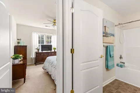Entry Way - 27 Chatham Ct, Berlin, MD 21811 photo 6 of 9
