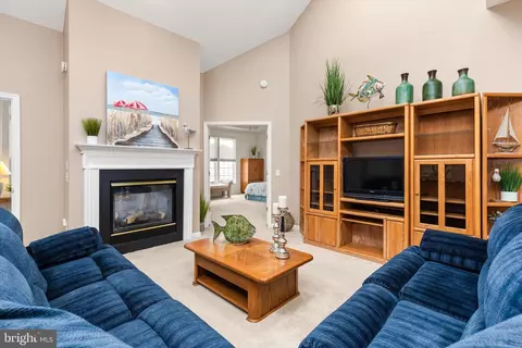 Living - 27 Chatham Ct, Berlin, MD 21811 photo 6 of 8