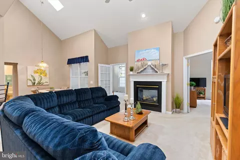 Living - 27 Chatham Ct, Berlin, MD 21811 photo 7 of 8