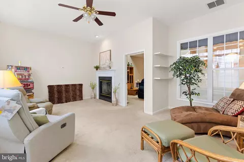 Living - 27 Chatham Ct, Berlin, MD 21811 photo 5 of 8