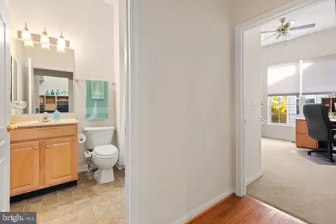Entry Way - 27 Chatham Ct, Berlin, MD 21811 photo 4 of 9