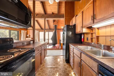 Kitchen - 3 Moonshell Dr, Ocean Pines, MD 21811 photo 4 of 5