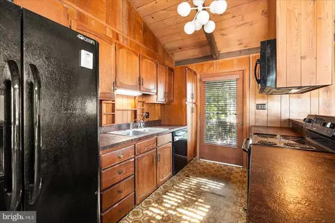 Kitchen - 3 Moonshell Dr, Ocean Pines, MD 21811 photo 3 of 5