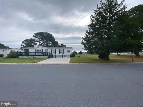 2 Deep Channel Dr, Berlin, MD 21811