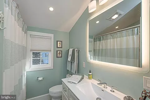 Bath - 21 Harborview Dr, Ocean Pines, MD 21811 photo 8 of 19