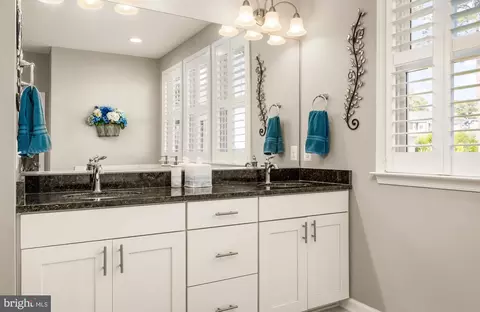 Bath - 12053 Pimlico Ln, Berlin, MD 21811 photo 2 of 5