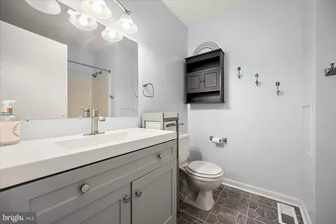 Bath - 139 Pinehurst Rd, Berlin, MD 21811 photo 2 of 5