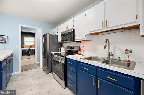 Kitchen - 139 Pinehurst Rd, Berlin, MD 21811 photo 3 of 6