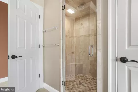 Bath - 6008 S Point Rd, Berlin, MD 21811 photo 5 of 8