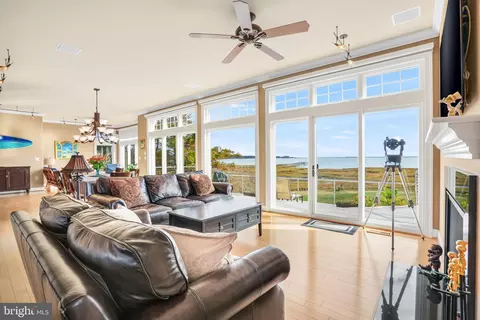 Living - 6008 S Point Rd, Berlin, MD 21811 photo 1 of 5
