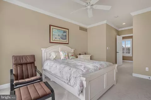 Bedroom - 6008 S Point Rd, Berlin, MD 21811 photo 13 of 15