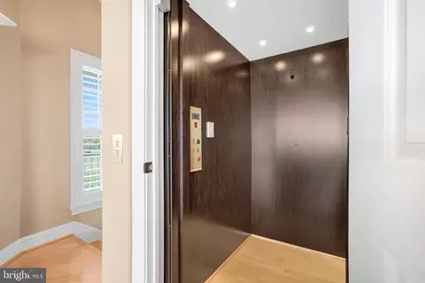 Entry Way - 6008 S Point Rd, Berlin, MD 21811 photo 2 of 2