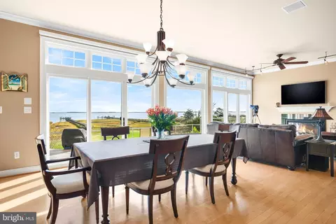 Dining - 6008 S Point Rd, Berlin, MD 21811 photo 2 of 4
