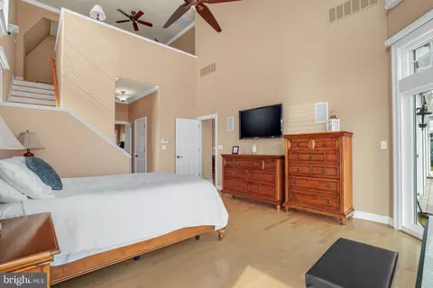 Bedroom - 6008 S Point Rd, Berlin, MD 21811 photo 3 of 15