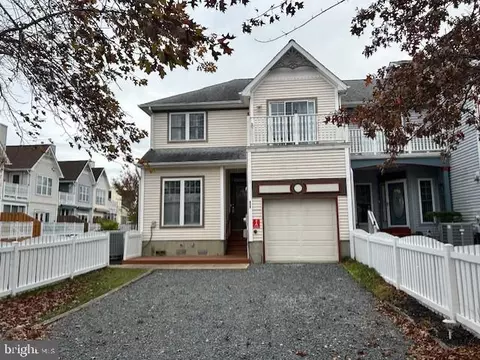 818 Yacht Club Dr, Ocean Pines, MD 21811