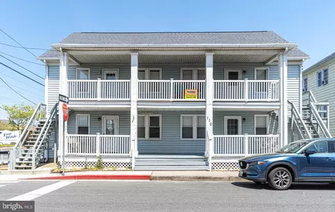 110 10th St #4, Ocean City, MD 21842