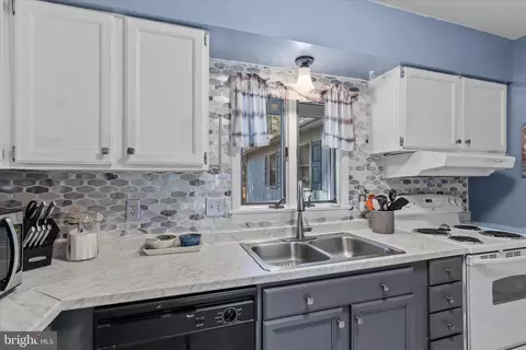 Kitchen - 22 Rabbit Run Ln, Ocean Pines, MD 21811 photo 3 of 3