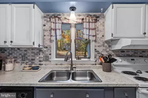 Kitchen - 22 Rabbit Run Ln, Ocean Pines, MD 21811 photo 2 of 3