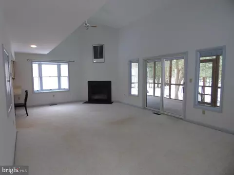 Living - 38 Robin Hood Trl, Berlin, MD 21811 photo 3 of 6