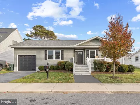 8704 Caribbean Dr, Ocean City, MD 21842