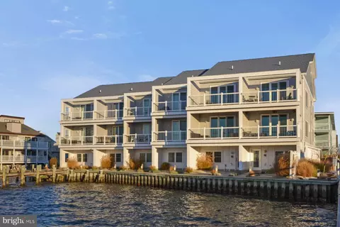 220 25th St #B, Ocean City, MD 21842