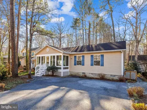 811 Ocean Pkwy, Ocean Pines, MD 21811