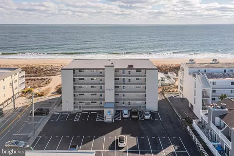 5 76th St #204, Ocean City, MD 21842