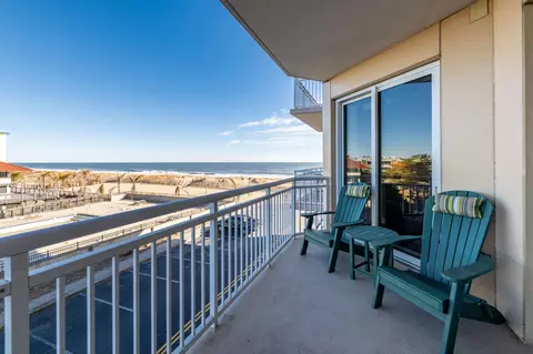 2 48th St #214, Ocean City, MD 21842
