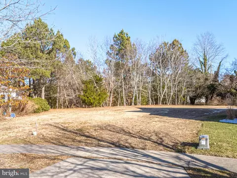 359 Walnut Hill Dr, Berlin, MD 21811